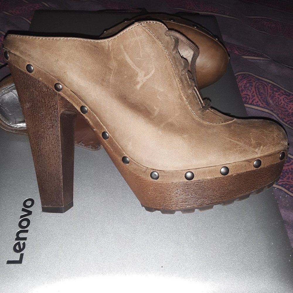 Clogs